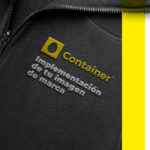 Personalización textil de chaquetas con la técnica que mejor se adapte a tus necesidades: bordado, serigrafía, vinilo o sublimación.
